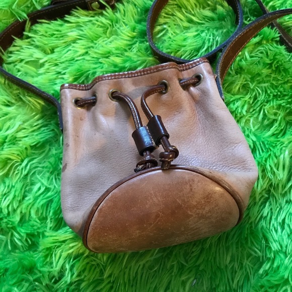 ❌SOLD❌BROWN GENUINE LEATHER CROSSBODY BUCKET PURSE - Picture 2 of 4